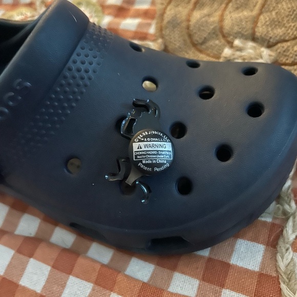 Jibbitz Cheerios Honey Nut Bee - Picture 3 of 3